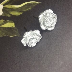 ROSE STUDDED EARRINGS